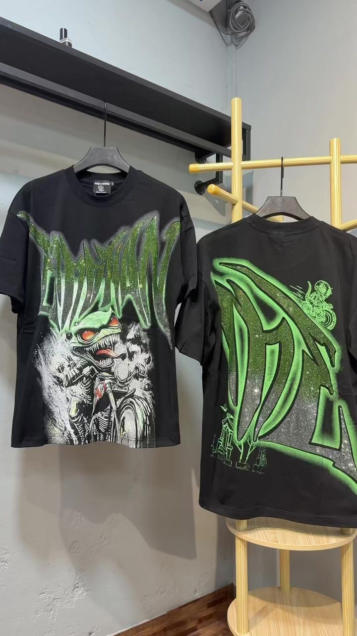 MIXED EMOTION Green Graphic Rhinestone T-Shirt