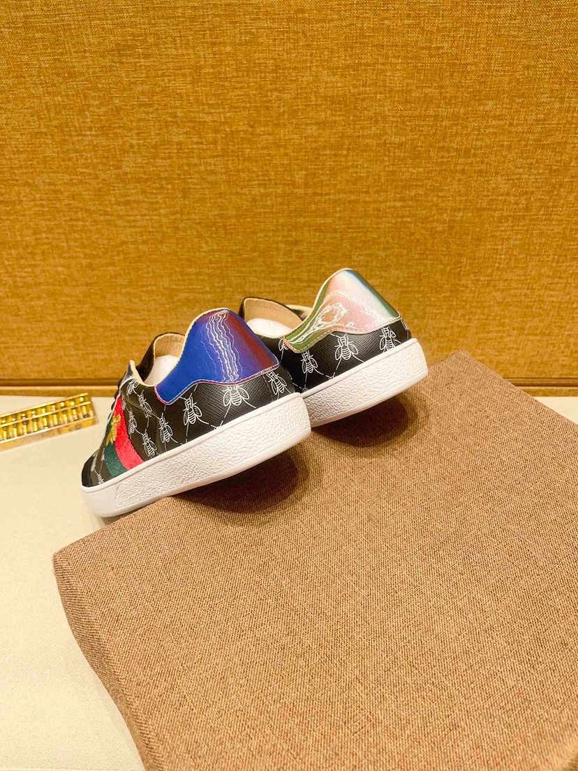 Black Multicolor Pattern Low-Top Sneakers