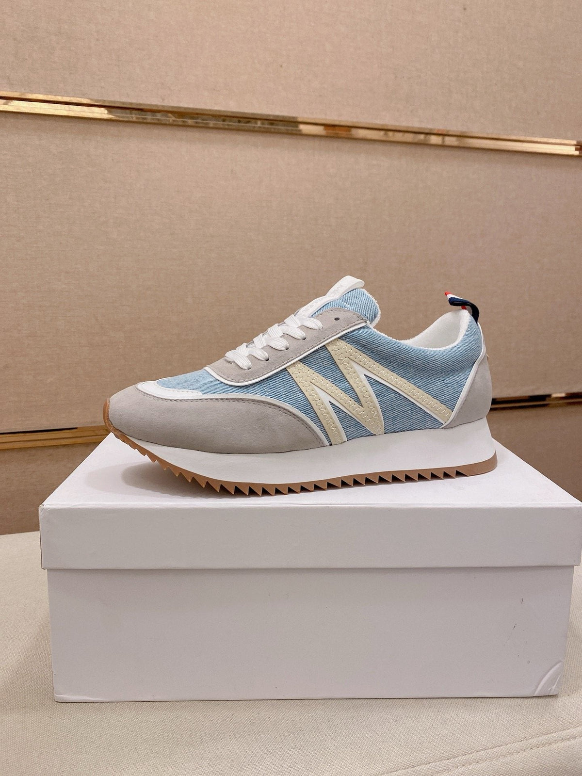 Men's Light Blue and Gray Low-Top Sneakers