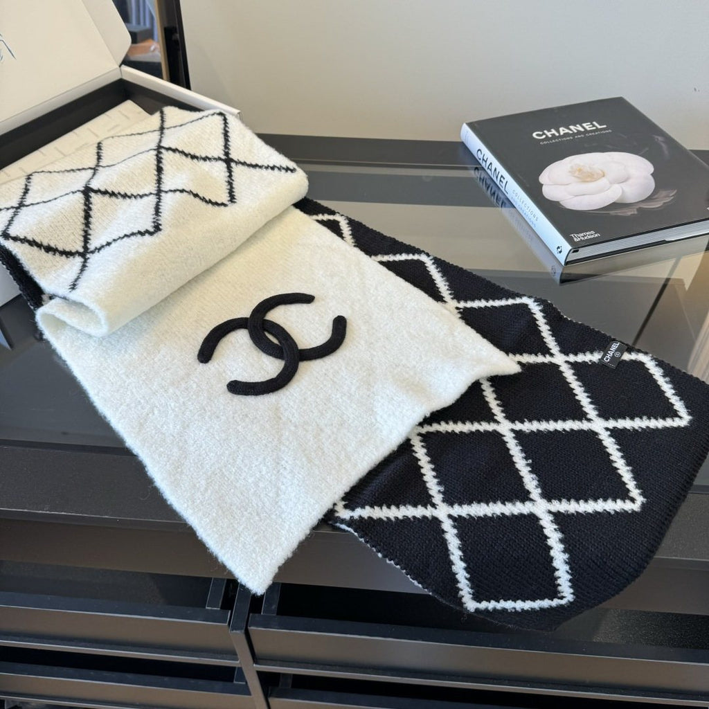 Chanel Black & White Diamond Knit Scarf