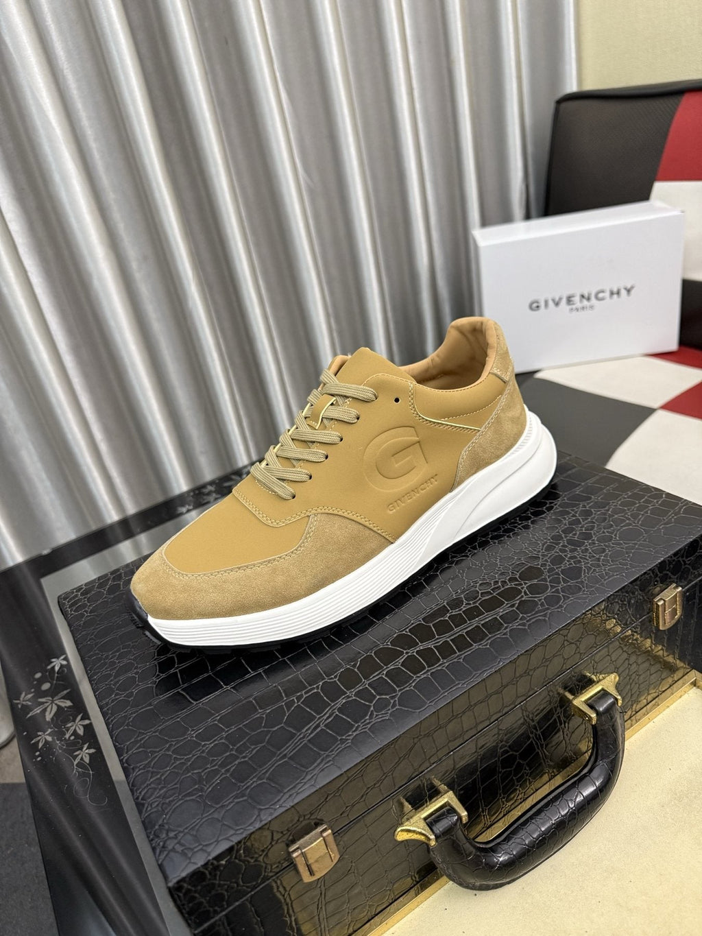 Givenchy Panel Low-Top Sneakers