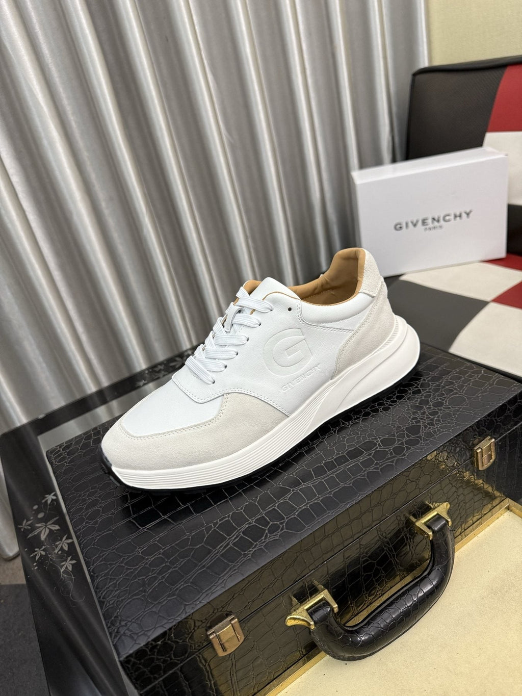 Givenchy Panel Low-Top Sneakers